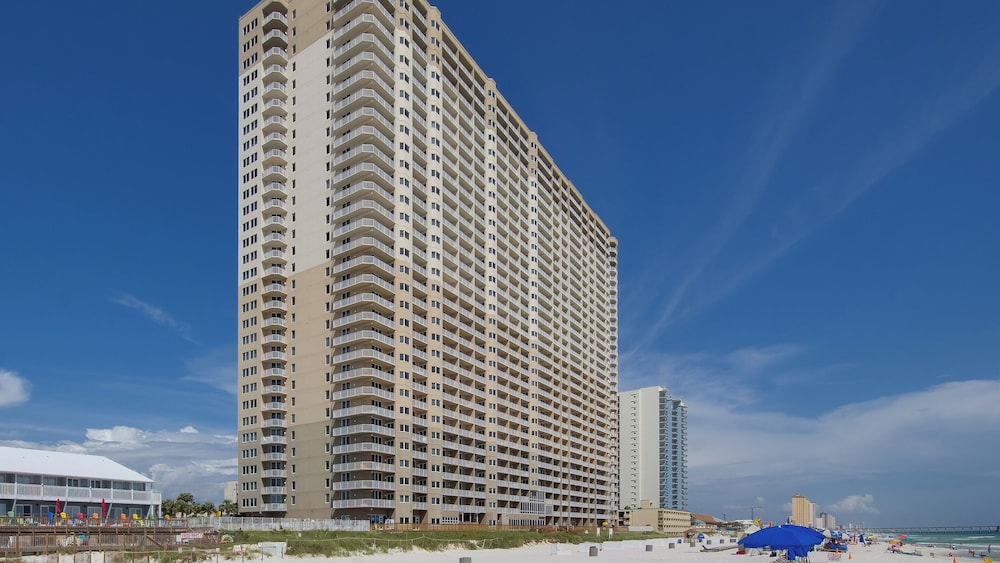 Tidewater Escape: 1br/2ba Beachfront Condo, Sleeps 6, Gulf Views & Comfort!