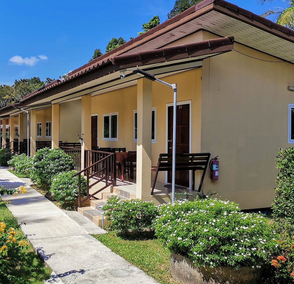 Hotel Ser-En-Dip-I-Ty - Image 1