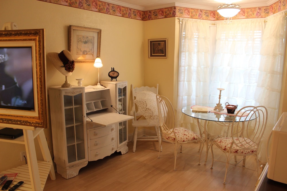 Book Nook Inn