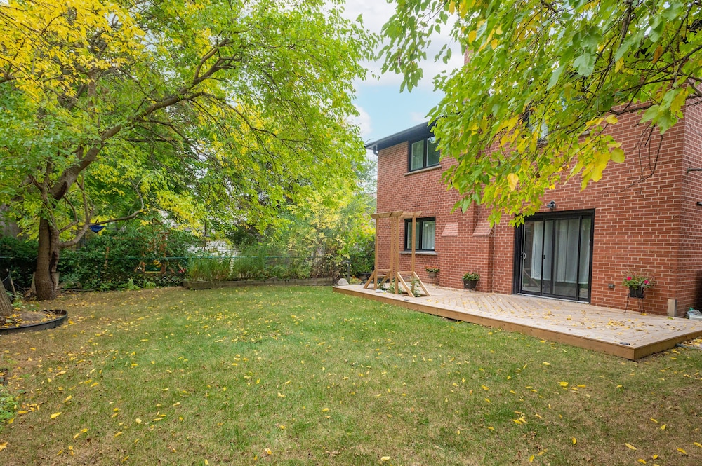 Cheerful 3 bedroom w/ indoor fireplace in Toronto - 02 free parking