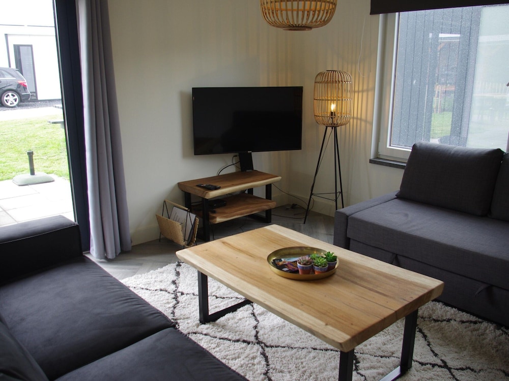 Beautiful Bungalow Near Alkmaar