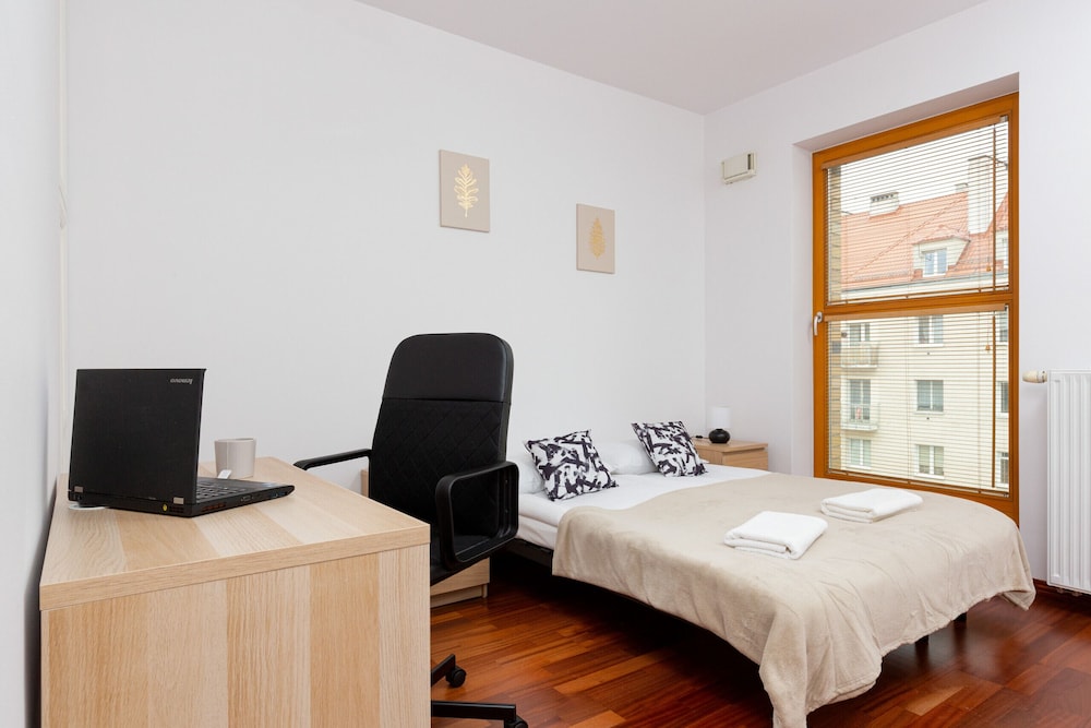 Apartment Polkowska Warsaw by Renters view 3
