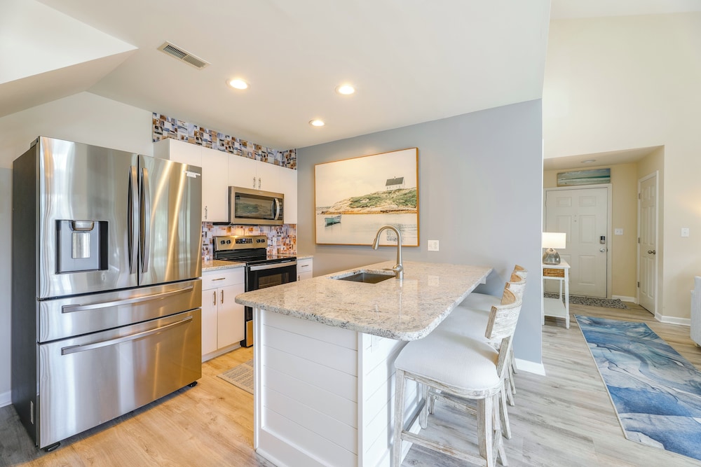 Spacious Sea Colony Condo w/ Pool Access!