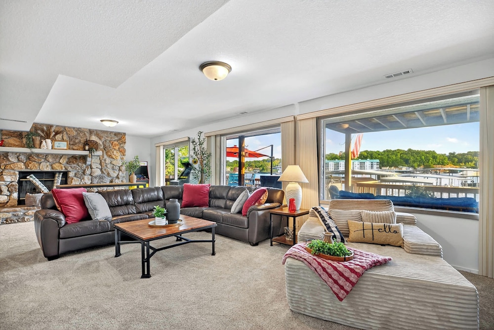 Lake Home Oasis - Sleeps 18