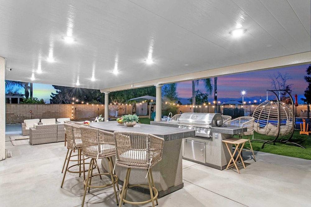 Luxury Pool Home w Theater Games Mountain View