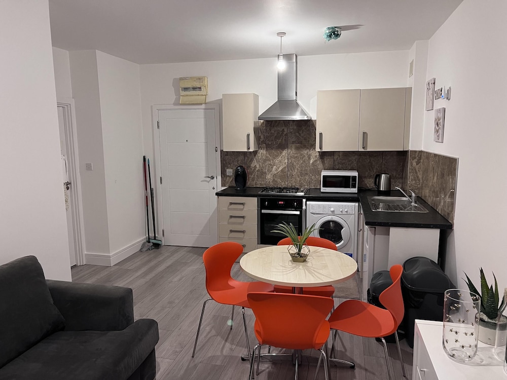 Fantastic 1-bedroom Flat view 2