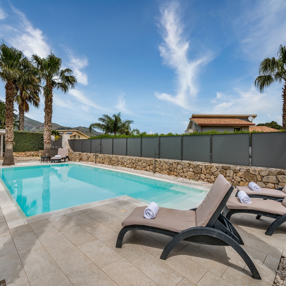 Villa Jacqueline con Piscina Privata 8 Posti Letto