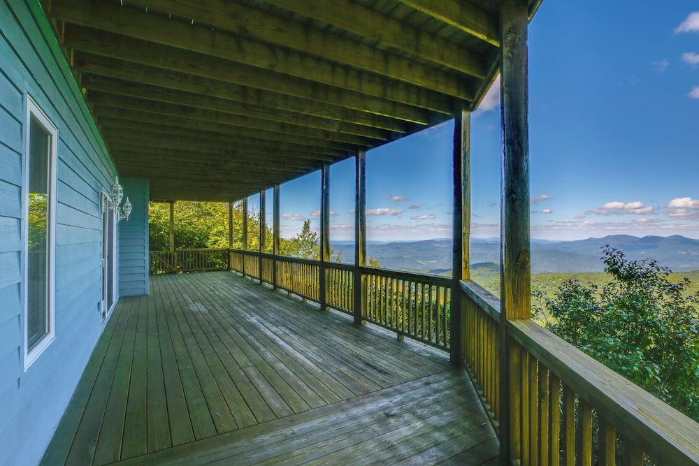 Beech Mtn Views, Next to Ski Resort: Home w/ Decks