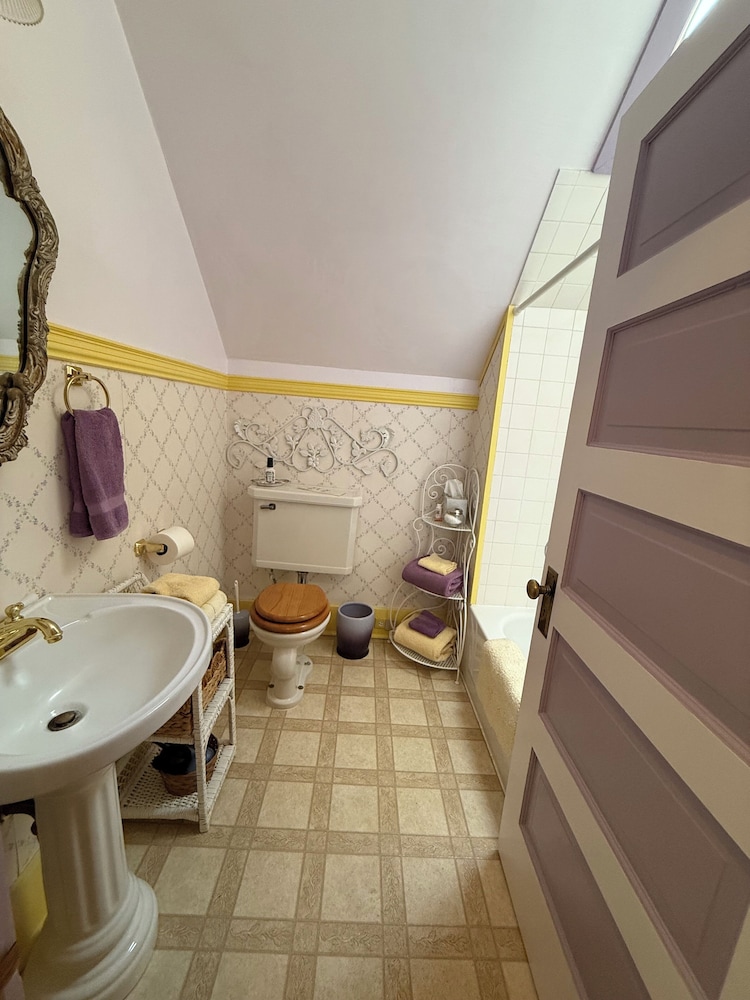 Roseberry House Bed & Breakfast