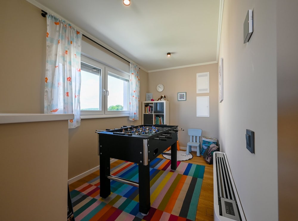 Matohanci Dazzling Villa With Pool