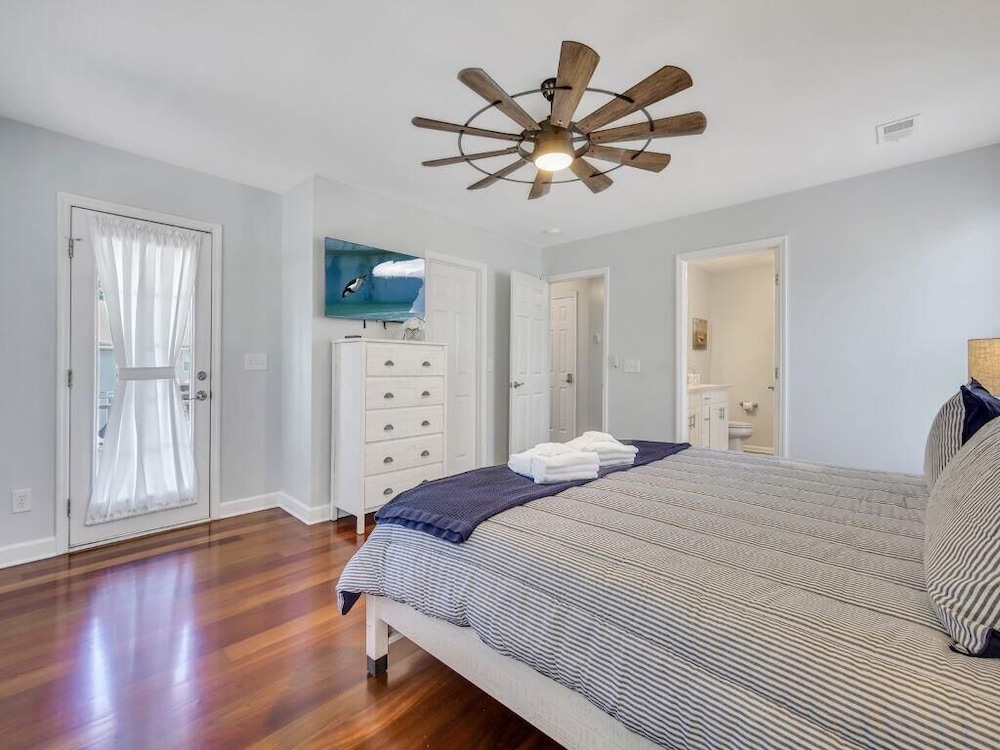 Coastal Quarters in Bluffton - Dog Friendly! Bluffton Park Lowcountry Charmer