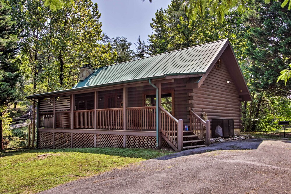 Charming Pigeon Forge Cabin w/ Private Hot Tub! view 3