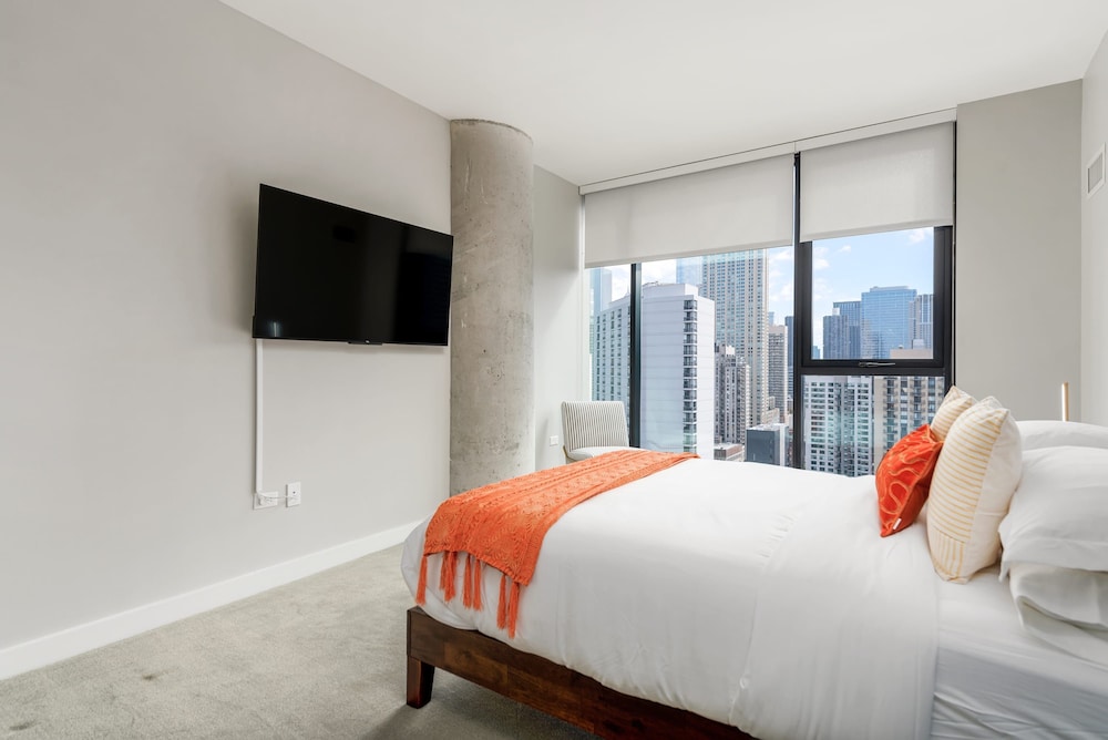 Group Hub 3 Designer 2BR Steps to Mag Mile