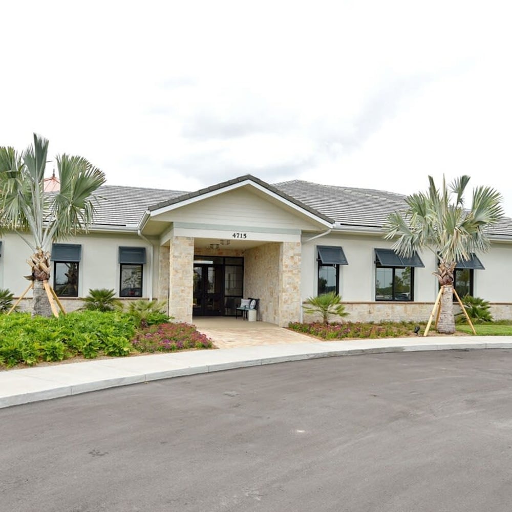 4721 Unit 105 Stunning Apartment 2BD