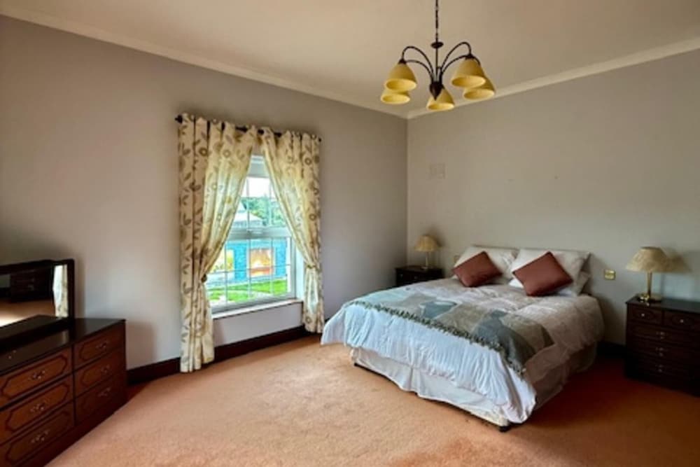 Summer Sale! Beakstown House Luxurious 5-bed Villa