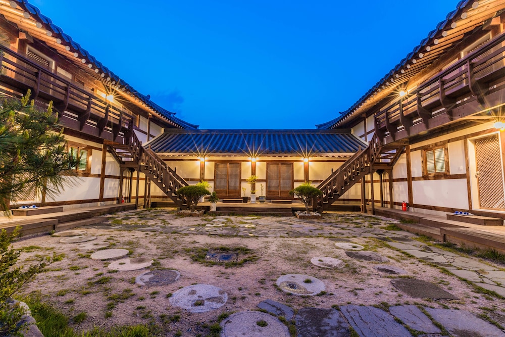 Gyeongju West Namsan Hanok Pension