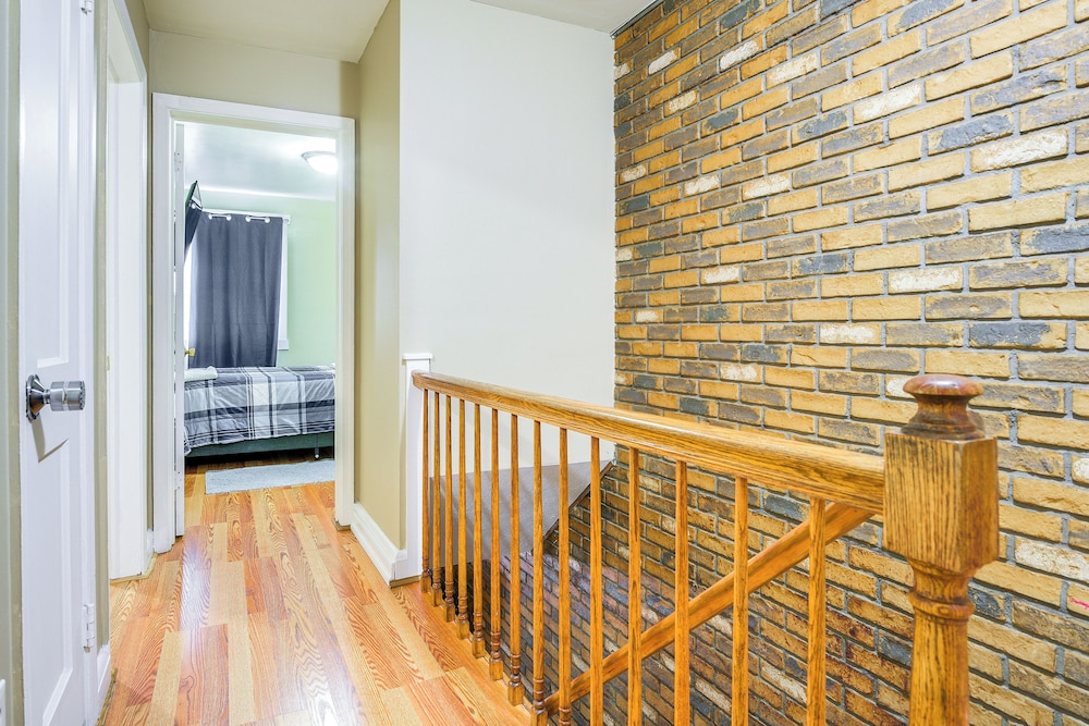 11 Mi to Downtown Baltimore: Middle River Townhome, photo 6