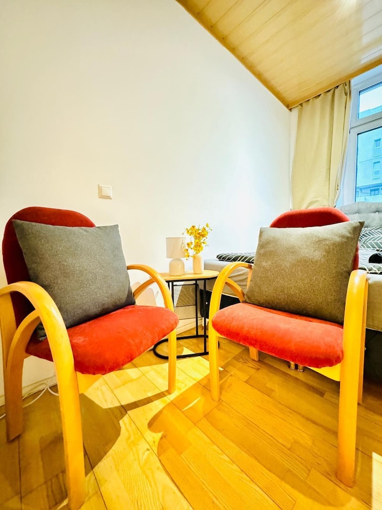 Cozy 4BR Apt for 12P Near FAC Platz
