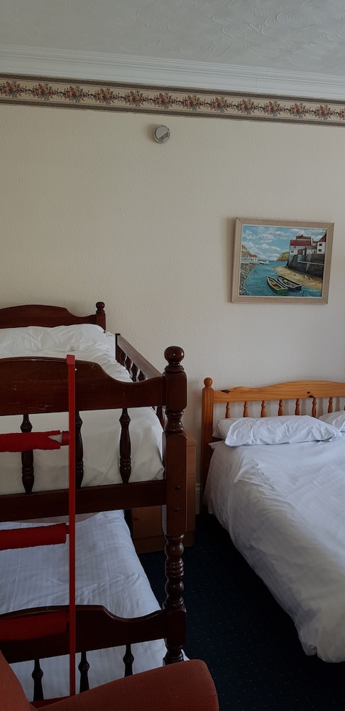 Flat - Sleeps 6 & on Street Parking view 3