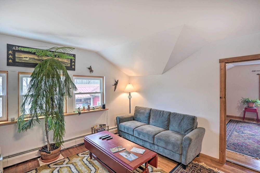 New York Vacation Rental w/ Smart TVs & Cable