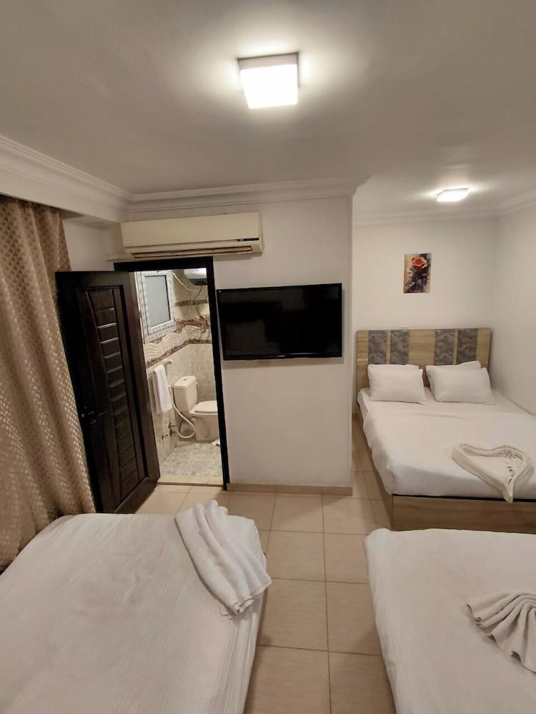 Pearl pyramids Inn