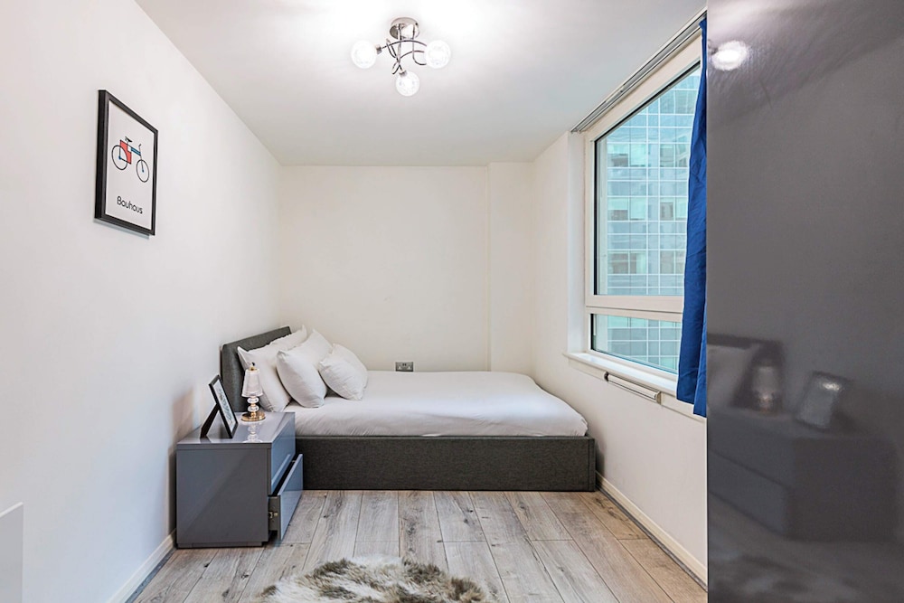 Modern and Minimalist Flat in Vauxhall