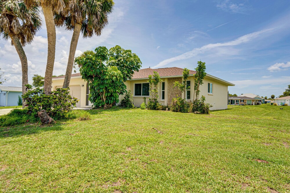 Pool & Spa: Canal-front Home Near Beaches