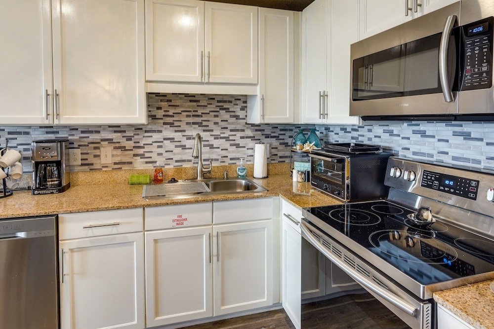 PCB Vacation Rental w/ Balcony & Beach Access!