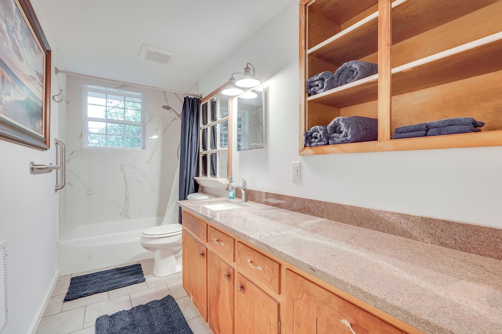 4 Mi to Uptown! Quiet Greenwood Stay w/ Patio
