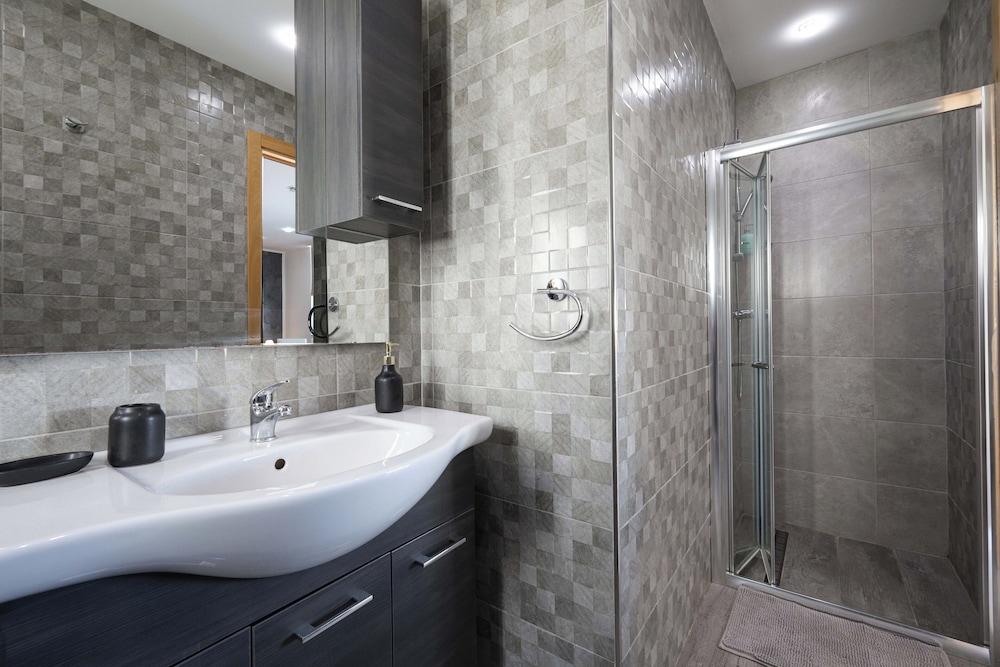 Serene 2BR Penthouse - Sea View Terrace