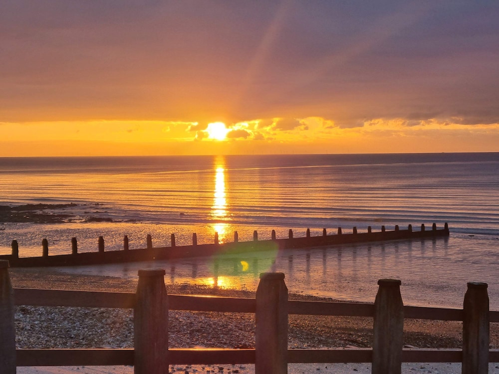 Coastal Comfort for 6 Felpham Beach