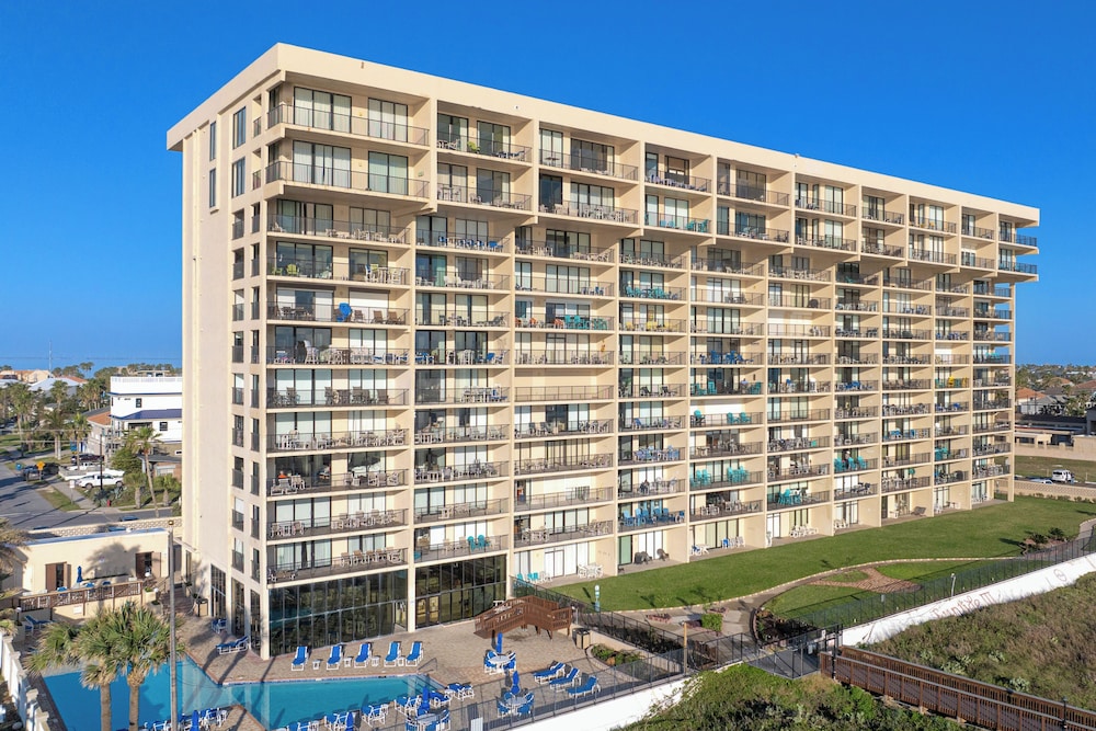 Gulf-view Corner 3BR w/ Balcony & Luxe Amenities