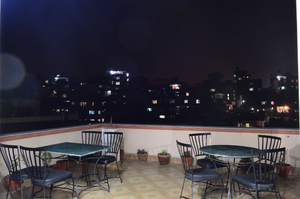 Famous House Kathmandu - Hostel