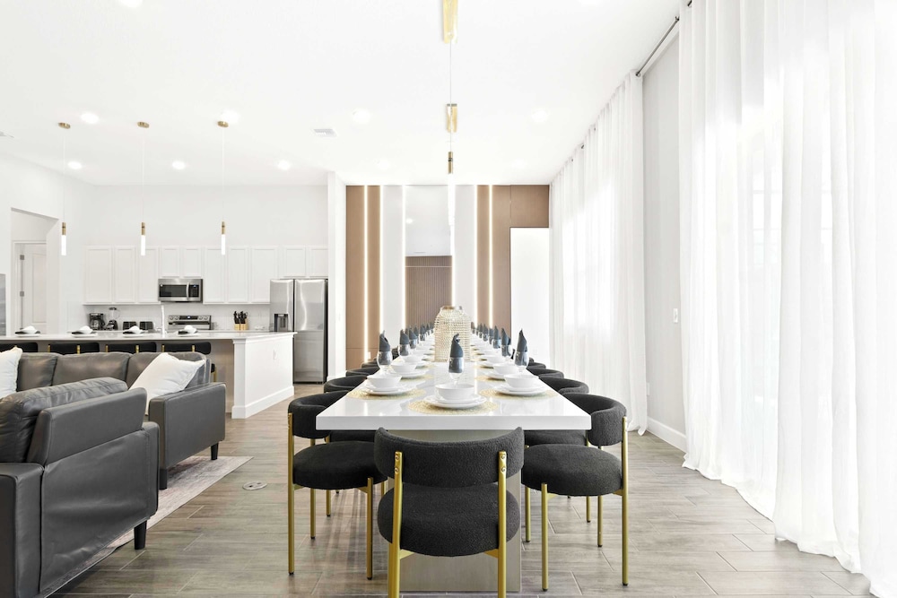 Magical 15-bedroom Villa Game Room, Theater & More!