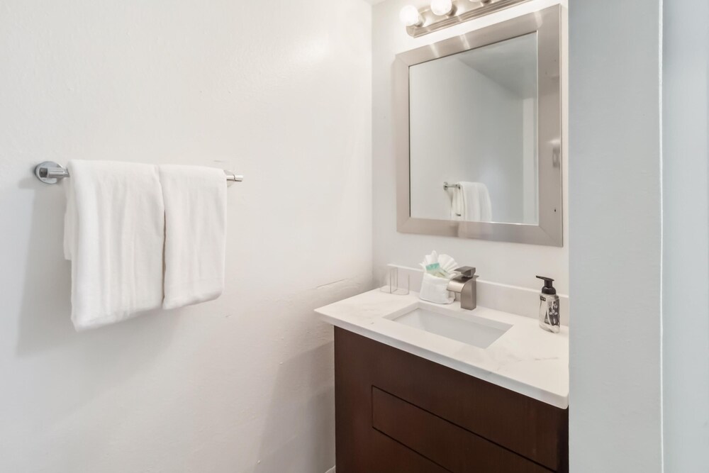 5/3 Private Pool House Near all Famous Attractions!!!