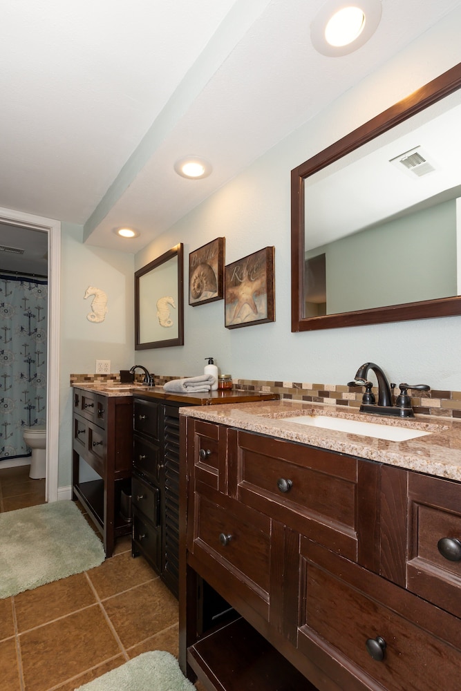 Pet-friendly Condo at Mm-19 w/ Boat Slip & Lake Views