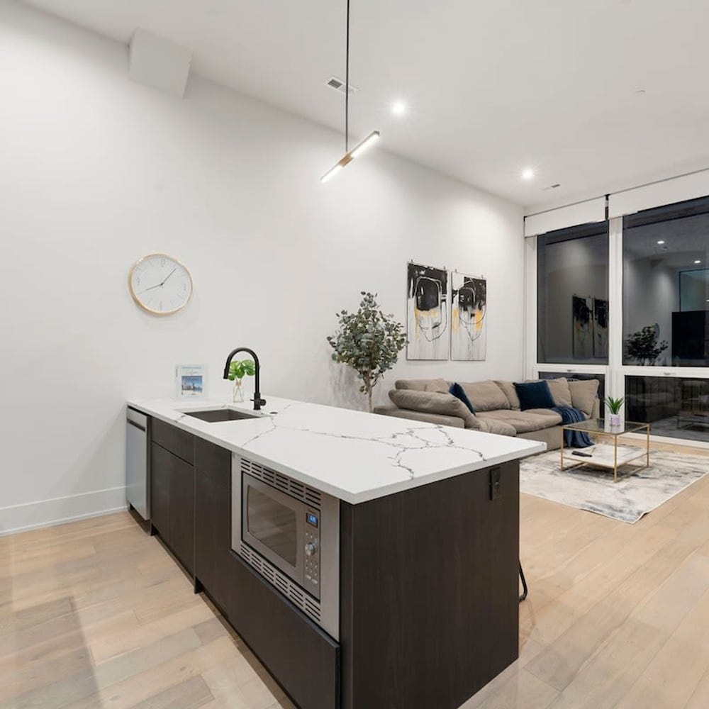 Chic River North Condo 2BR 2BA With Private Balcony
