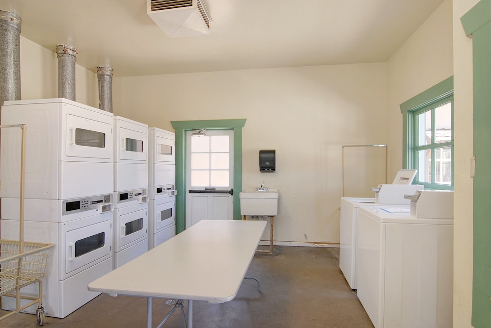 Palm Canyon Hotel & RV Resort