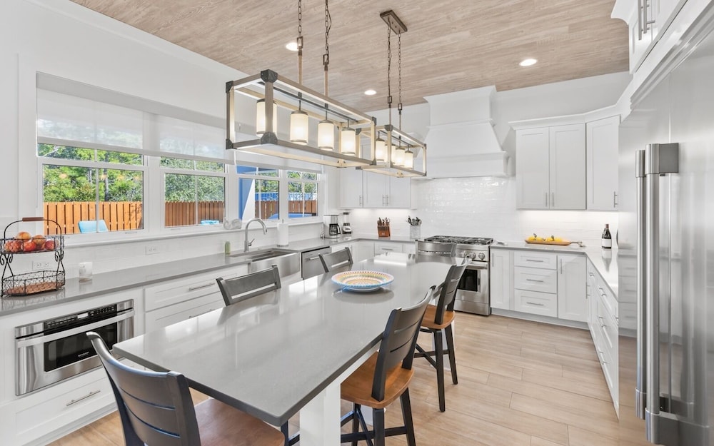 5BR Home w/ Private Heated Pool, Golf Cart, 4 Bikes, Near 30a!