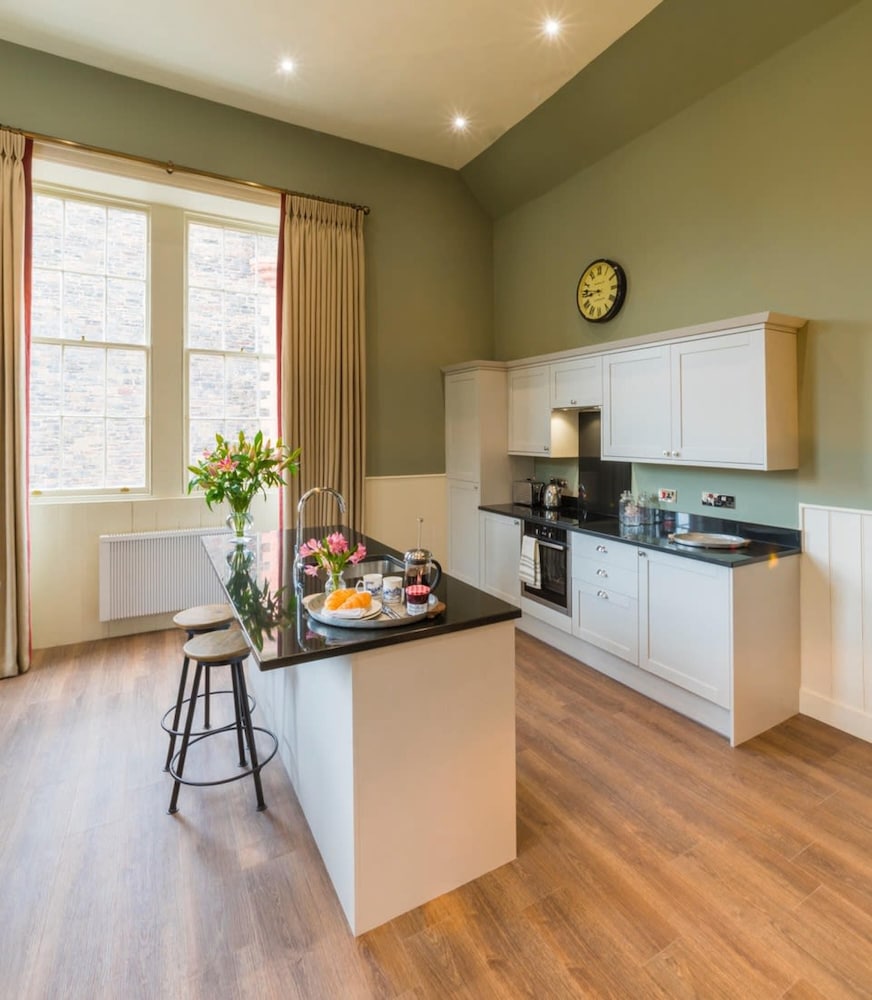 Luxurious Two Bedroom Apartment