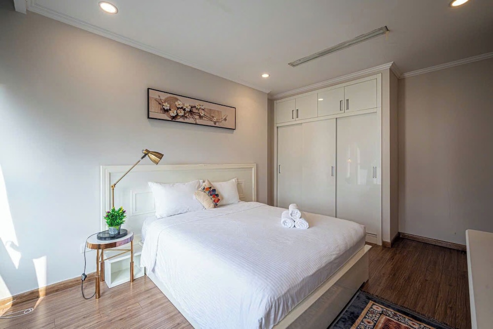 Apartment Landmark 81 by Urban Home