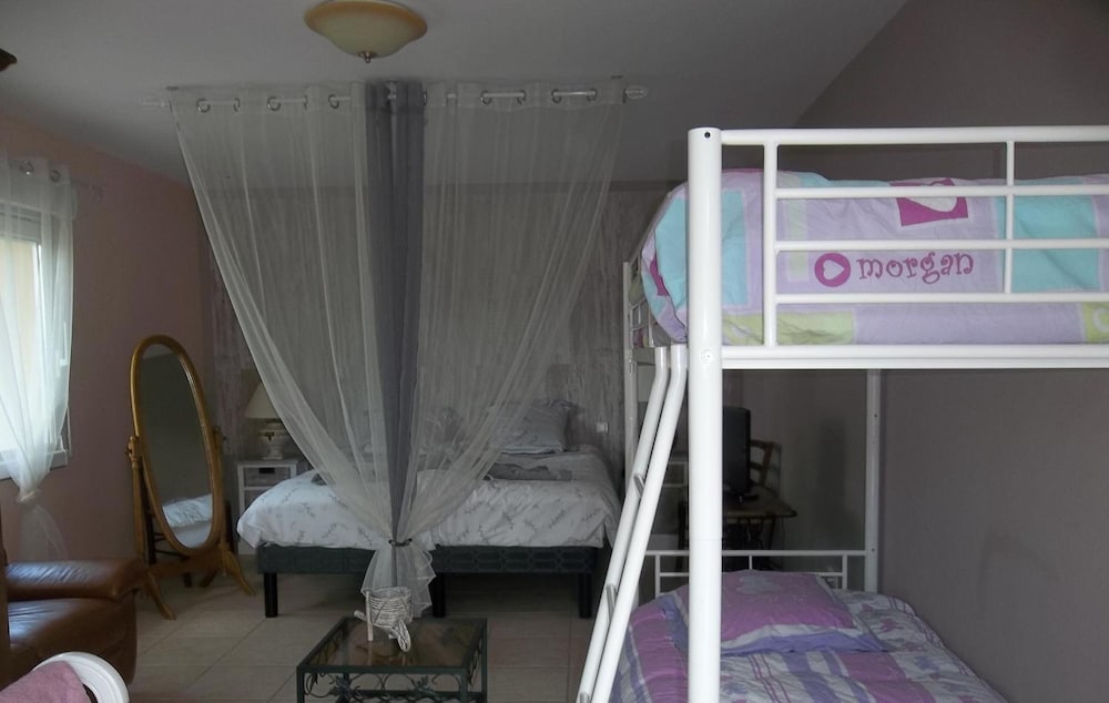 Alaguyauder La Chambre view 5