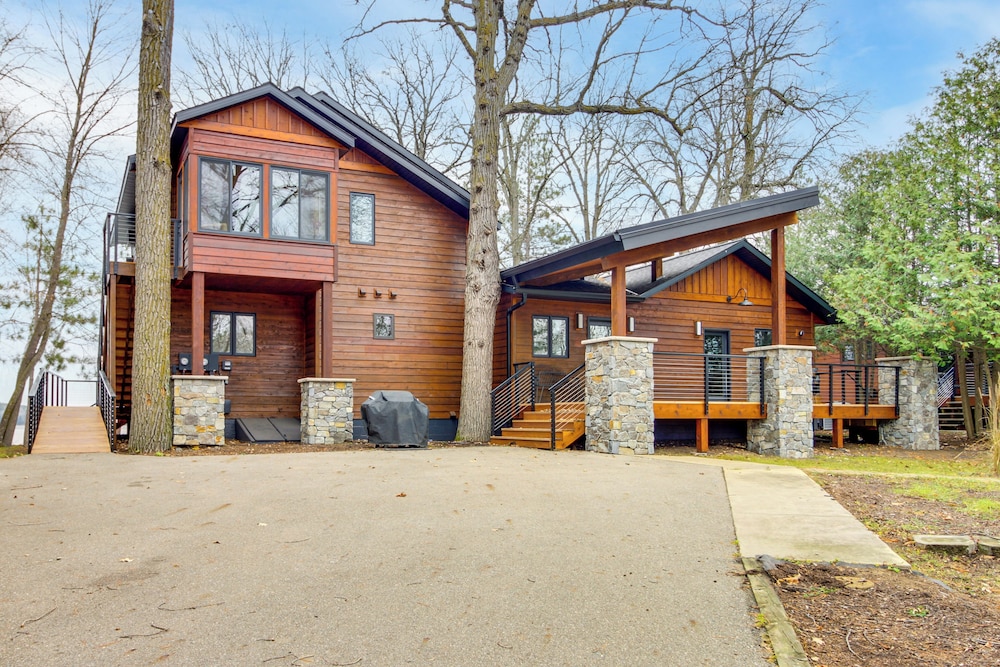 Short Drive to Itasca State Park - Waterfront Home
