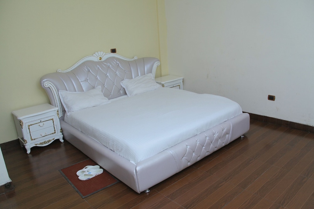 Bnow Hotel