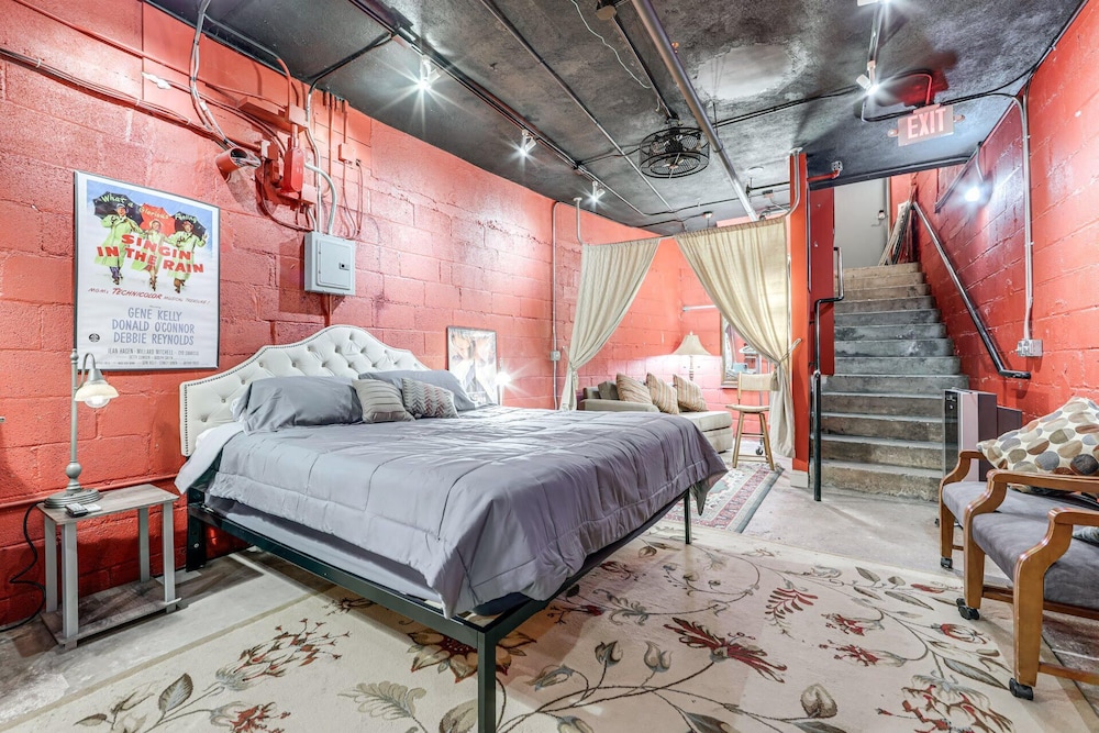 Cozy Single at The Strand