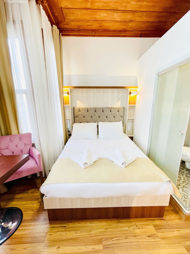 Qonaq Otel - Image 12