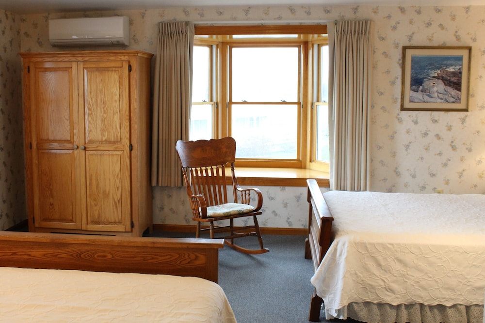 Rose Farm Inn