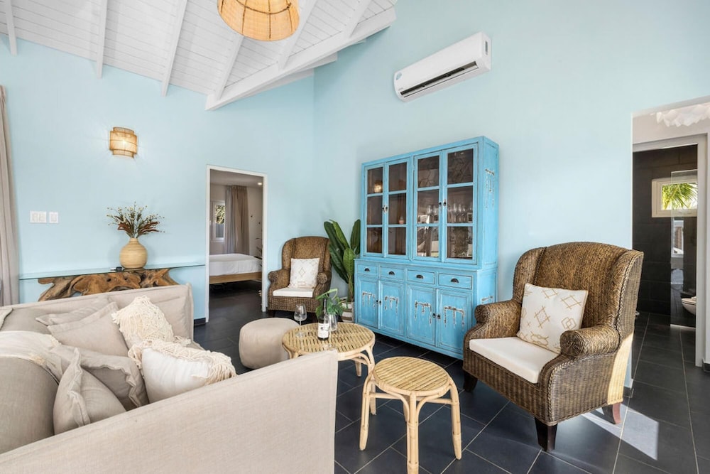 NEW Villa - Beautiful 3BR 2BA With Private Pool