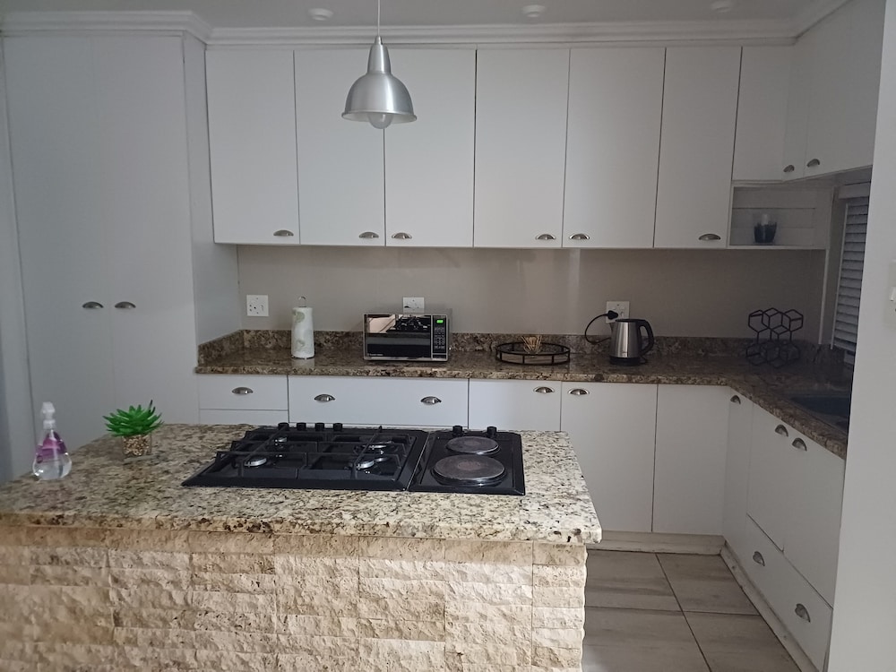 Cosy 2 Bedroom Apartment in a Prominent Area of East London Nahoon
