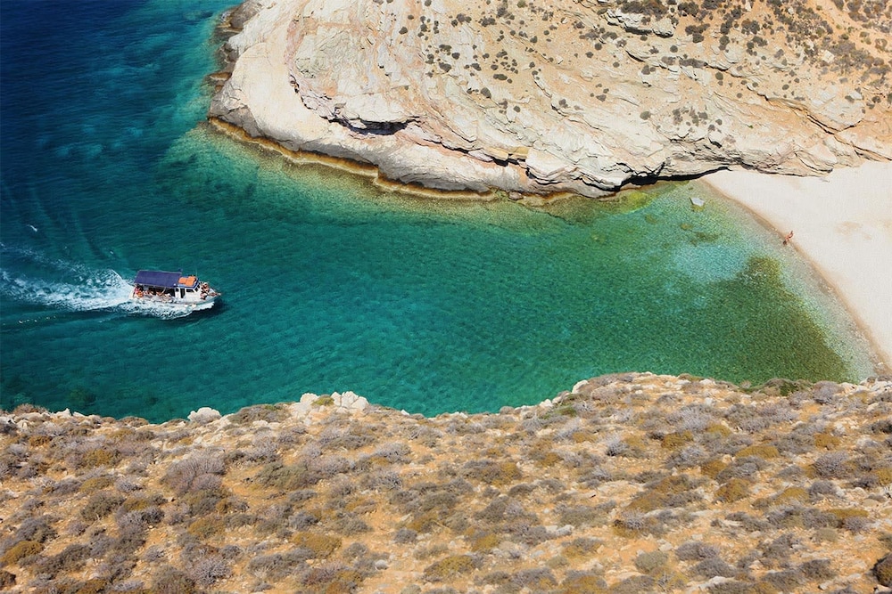 Rustic Stone House in the Heart of Folegandros photo 2